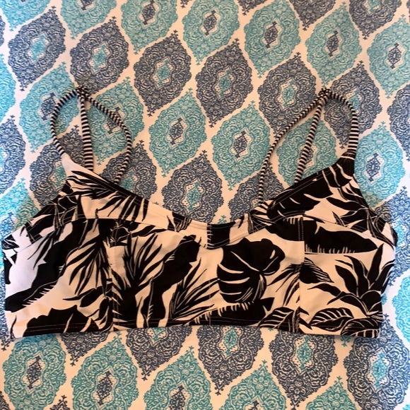 Old Navy scoop bikini top size large - Picture 1 of 9
